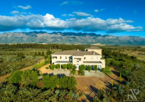 Отель Guinevere Guest Farm  Тульбэге